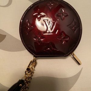 Gorgeous 100% Authentic Louis Vuitton Amarante Verdi’s coin purse.